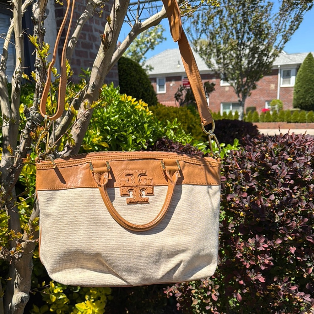 EUC Tory Burch Tan and Cream Tote Bag,Structured Design Tan and off white Cavas